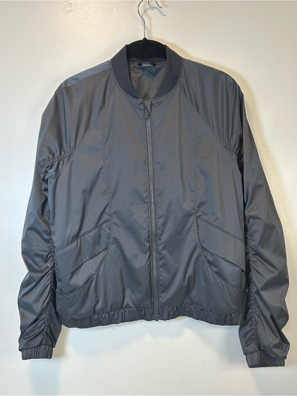Lululemon Black Above the Cloud Bomber Jacket ruched sleeves Women’s 8 Medium - Picture 3 of 8